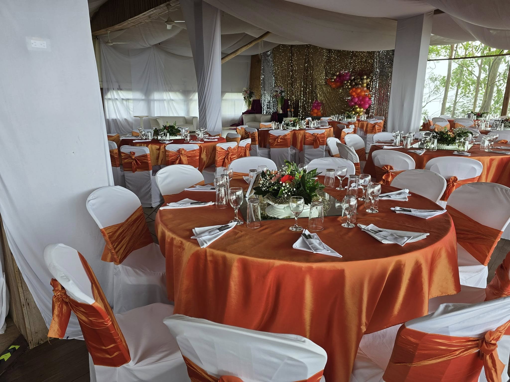 Baile en Salón Luna Llena