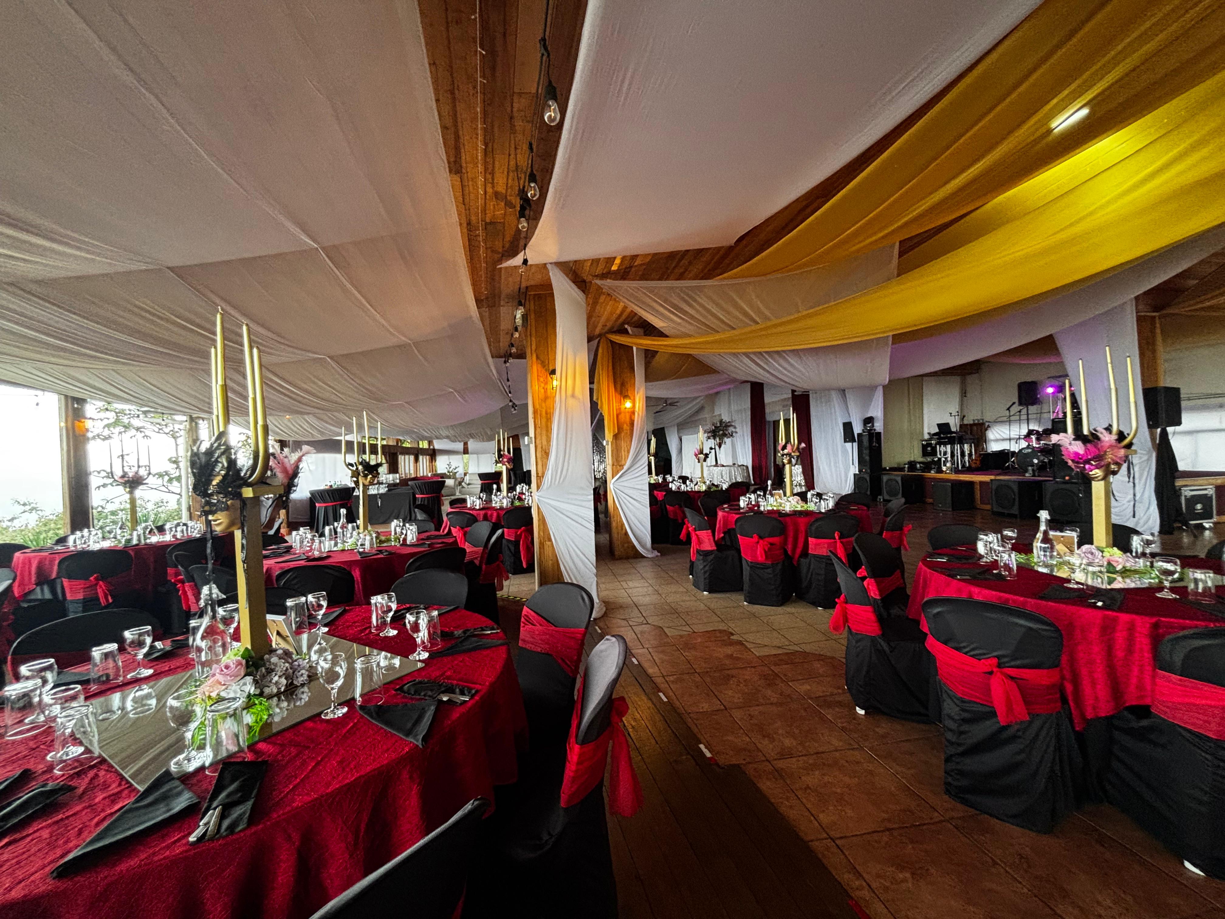 Fiesta de quinceaños en Salón Luna Llena